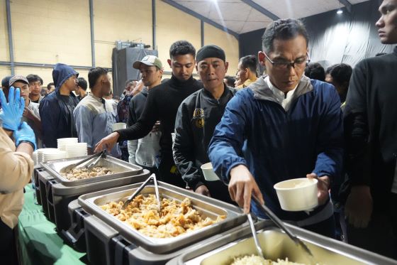 Employees Break Fast Together at The Sporthall