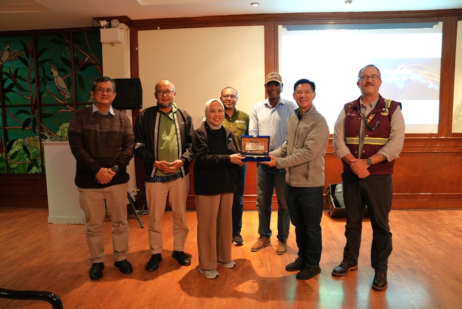 Deputy Governor of BI with PTFI Senior Management.