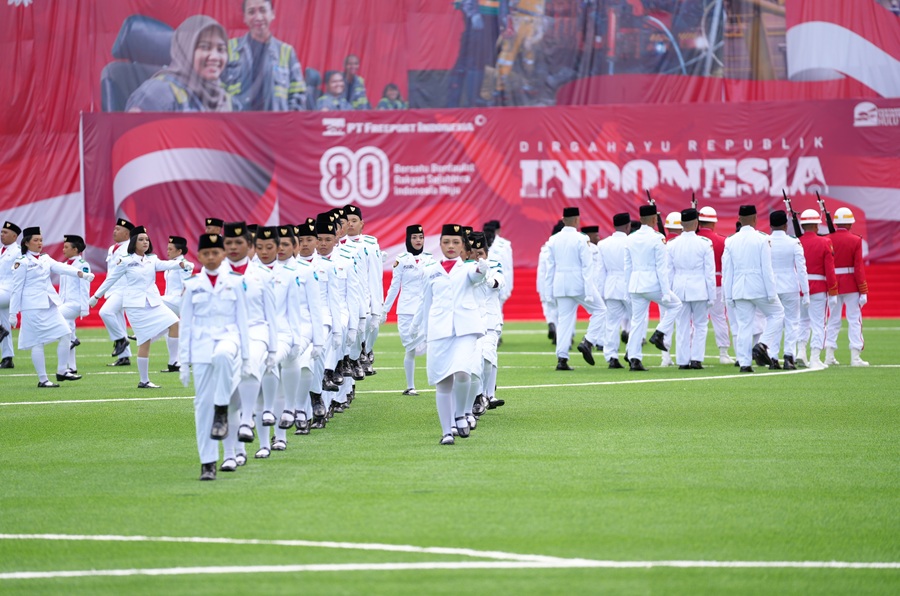 Flag Ceremony for the 80th Anniversary of the Republic of Indonesia at the Tembagapura Football Fiel