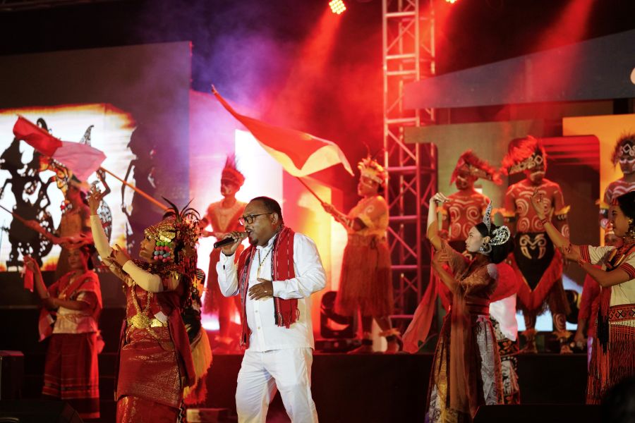 Closing Dances and Songs from all over the region from Sabang to Merauke