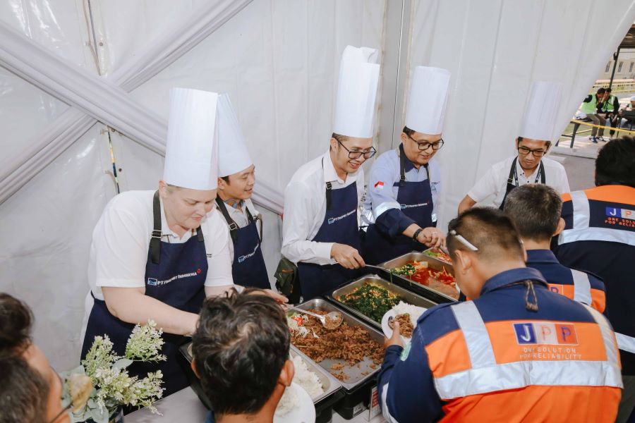 Smelter Gresik celebrates PTFI’s 58th anniversary with halal bihalal and food service