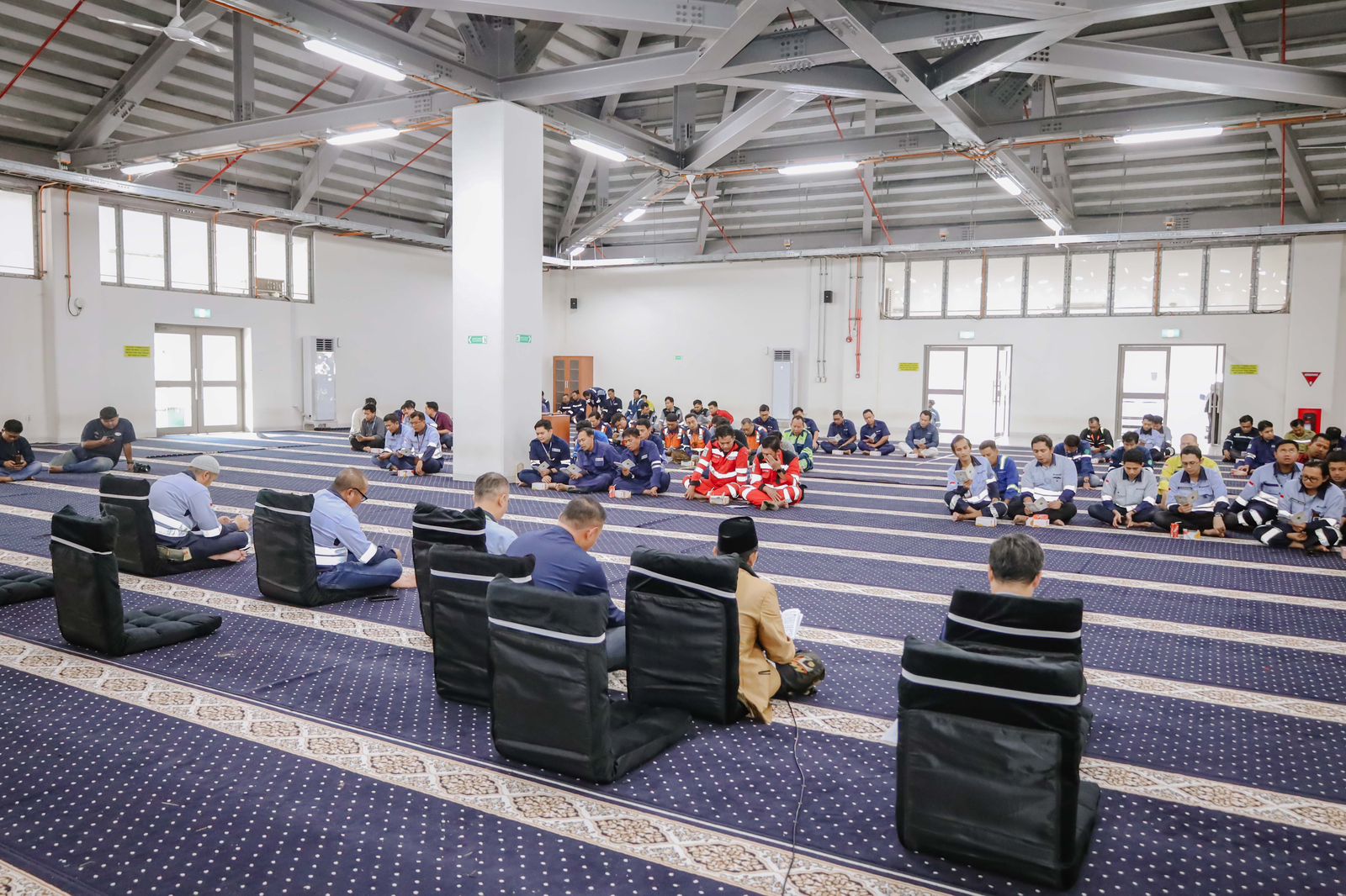Employees and contractors at the PTFI Smelter held a joint prayer (13/5). 