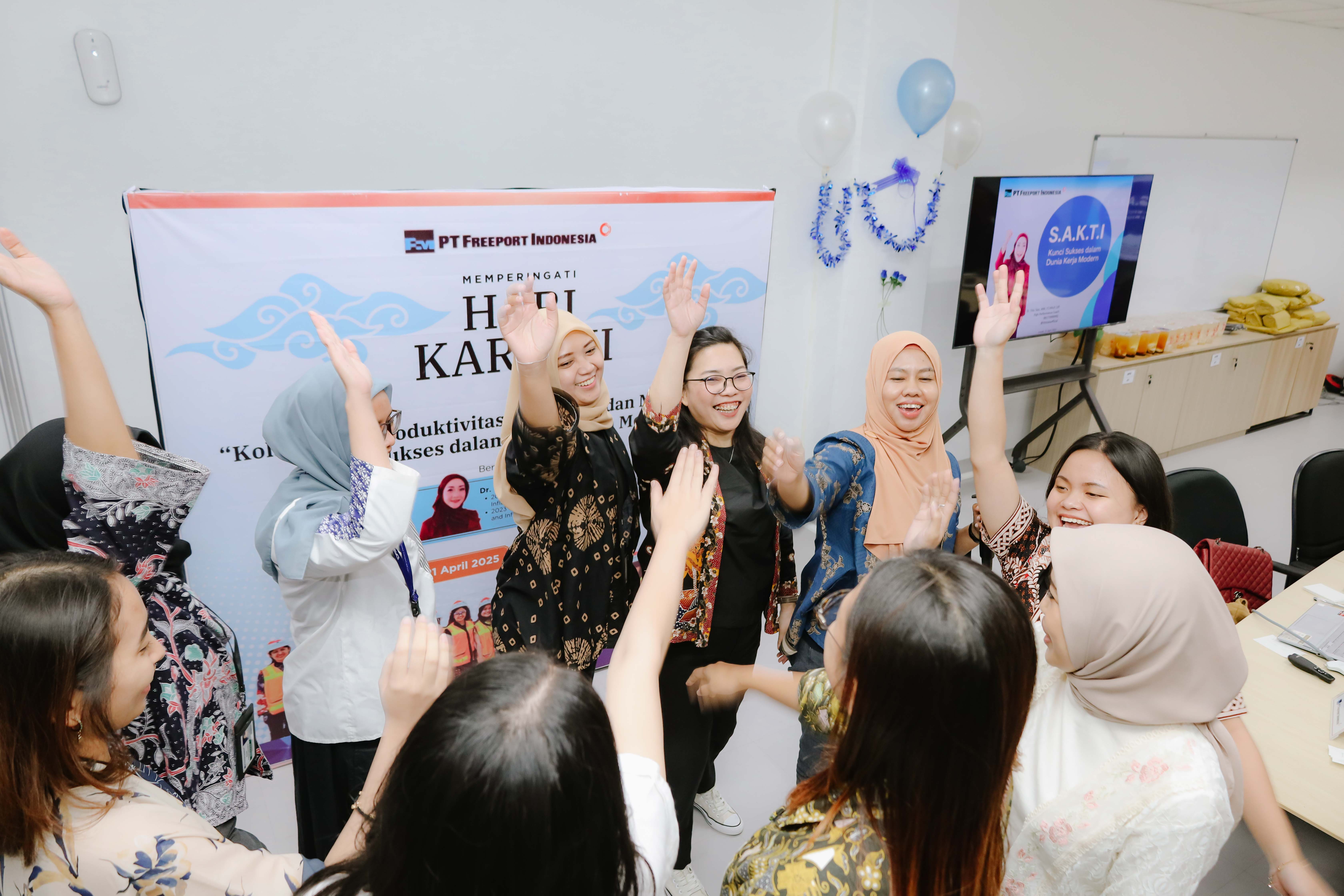 Female Employees and Contractors carry out ice breaking (21/04).