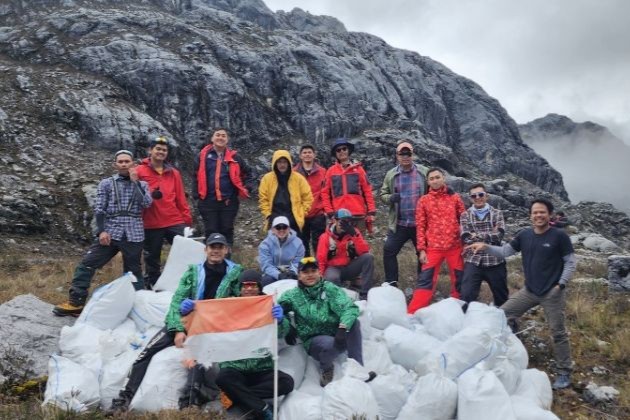 A total of 600 kg of waste was managed through burial, leveling, compaction to reduce environmental 