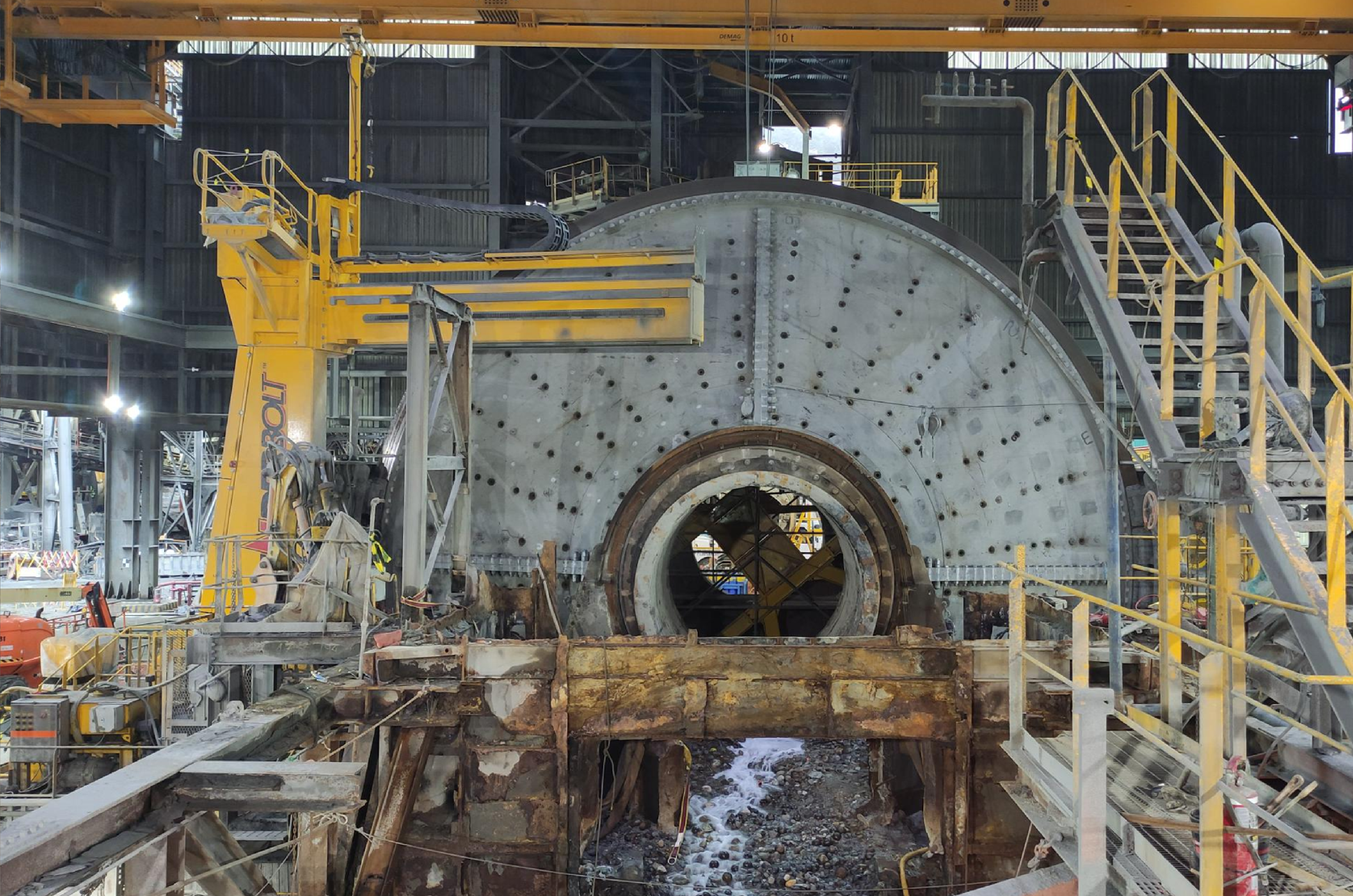 Over 1000 tons of SAG2 parts dismantled, sorted, and moved under strict site controls.