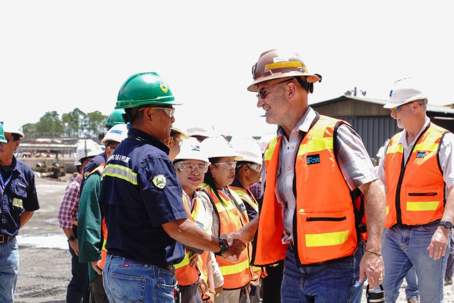 The inauguration moment of the new DWP and Pipeline Maintenance office building (17/02).