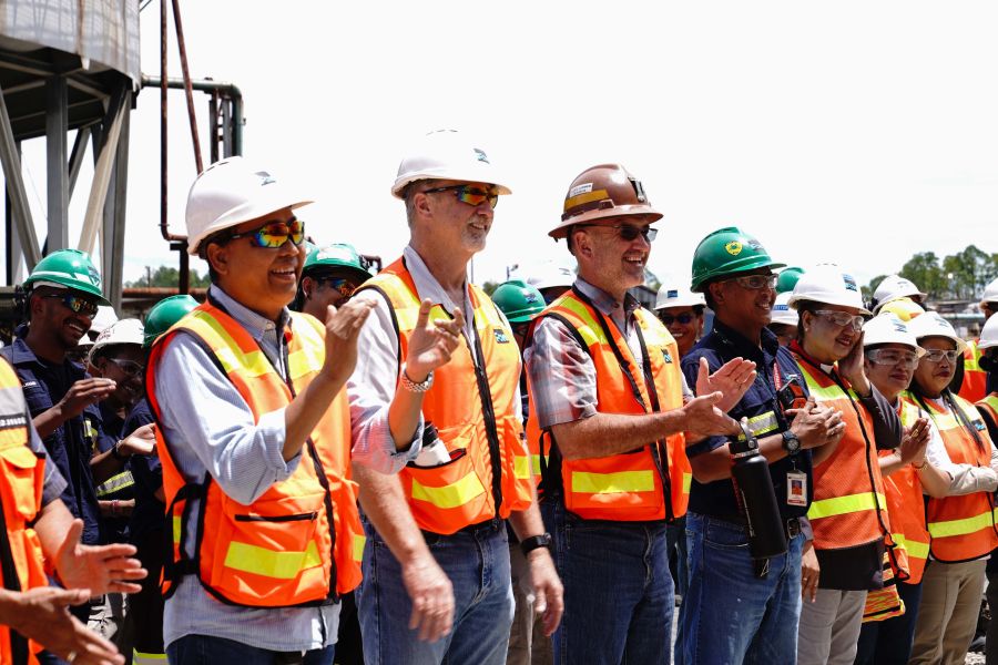 The inauguration moment of the new DWP and Pipeline Maintenance office building (17/02).