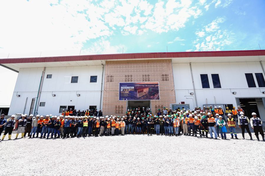 The inauguration moment of the new DWP and Pipeline Maintenance office building (17/02).