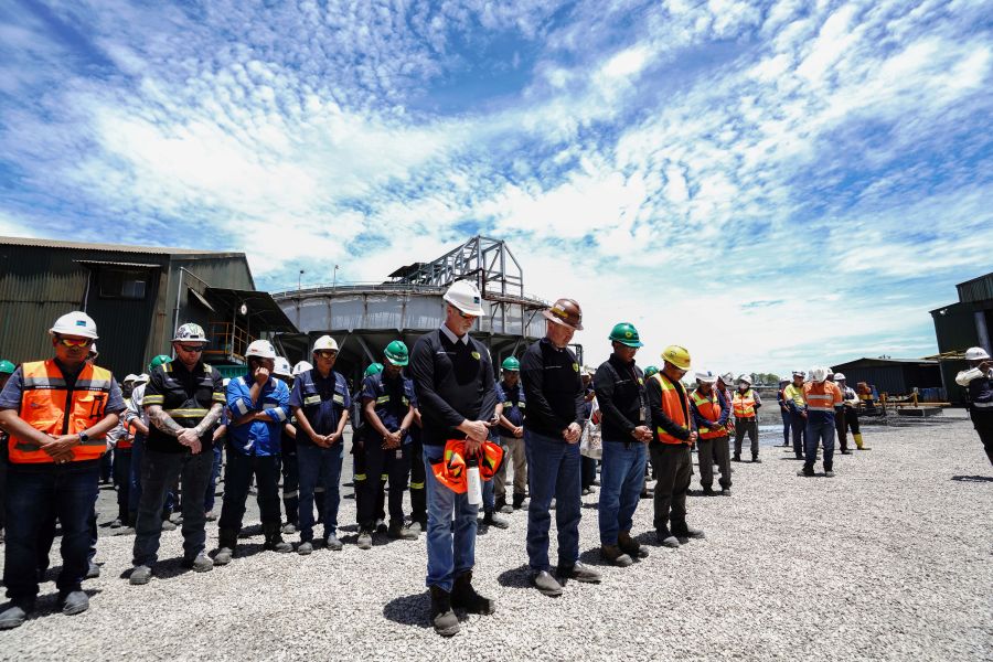 A joint prayer with all employees to mark the beginning of a new chapter in the new office (17/02).