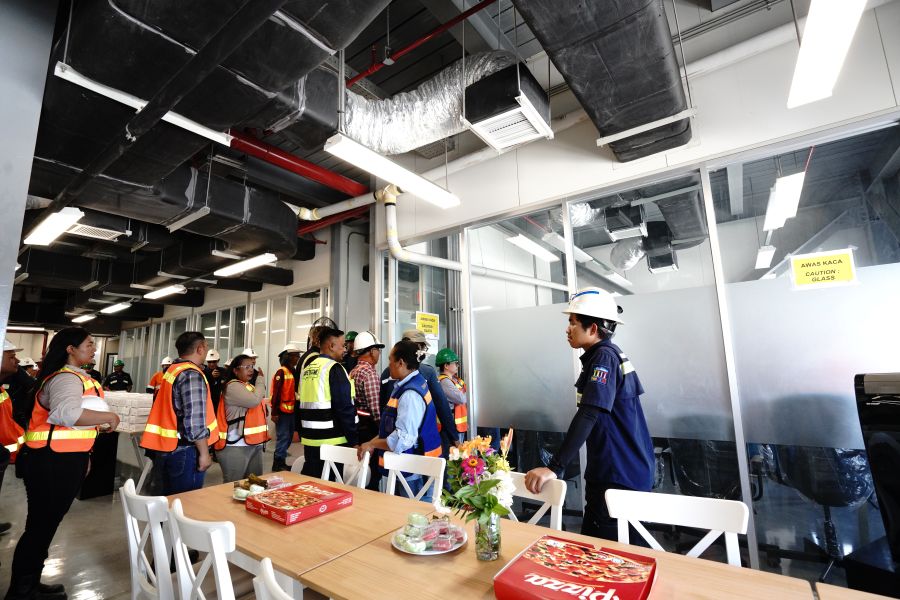 The atmosphere inside the DWP & Pipeline Maintenance office building (17/02).