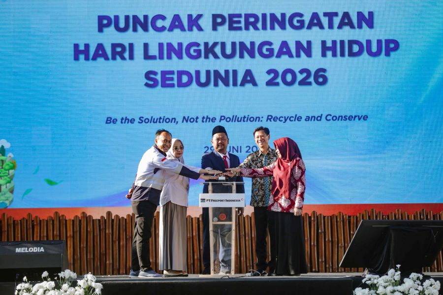Symbolic button-pressing marking the closing of Environmental Day 2026