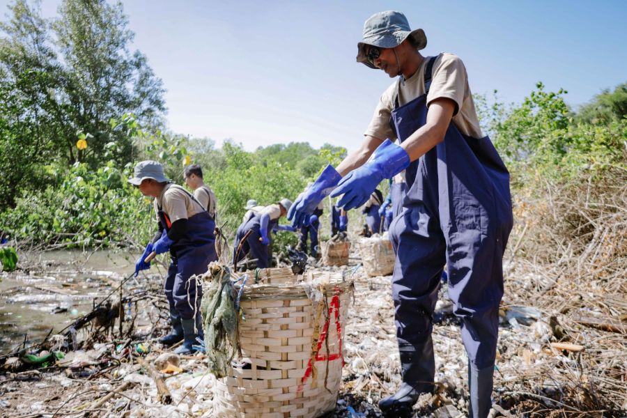 Beach Clean-up Action in the Kemukem  Beach area, Kramat Village, Gresik, involving around 350 parti