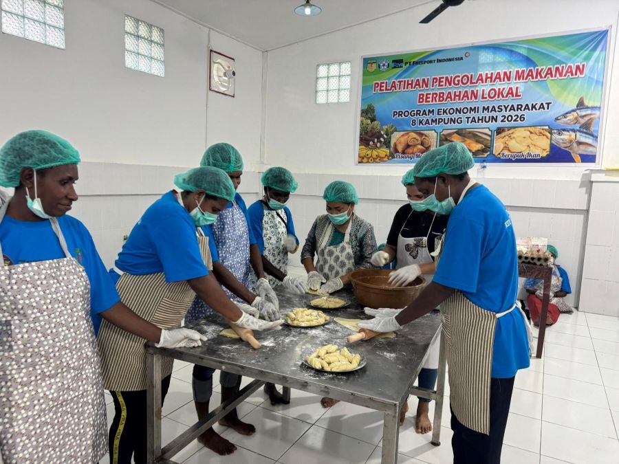 Participants made banana molen (banana molen), a nutritious food made from bananas 