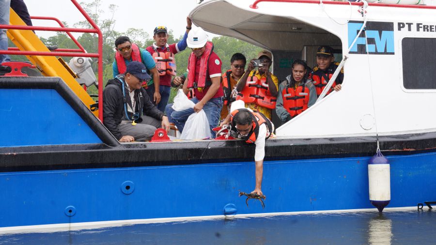 Representing the Government, Head of Fisheries Clemens Ohoilulin conducted the symbolic release of 1
