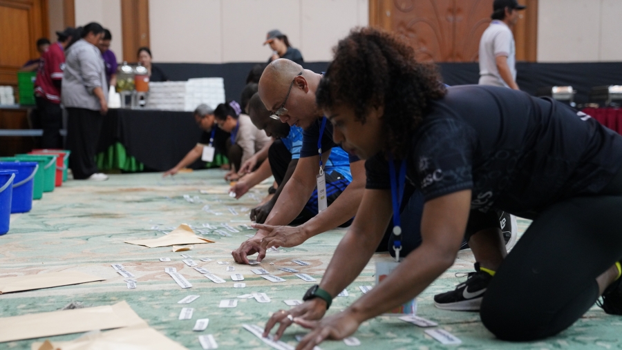 The team-building session was presented by the LOD team and featured challenging games for YPJ teach