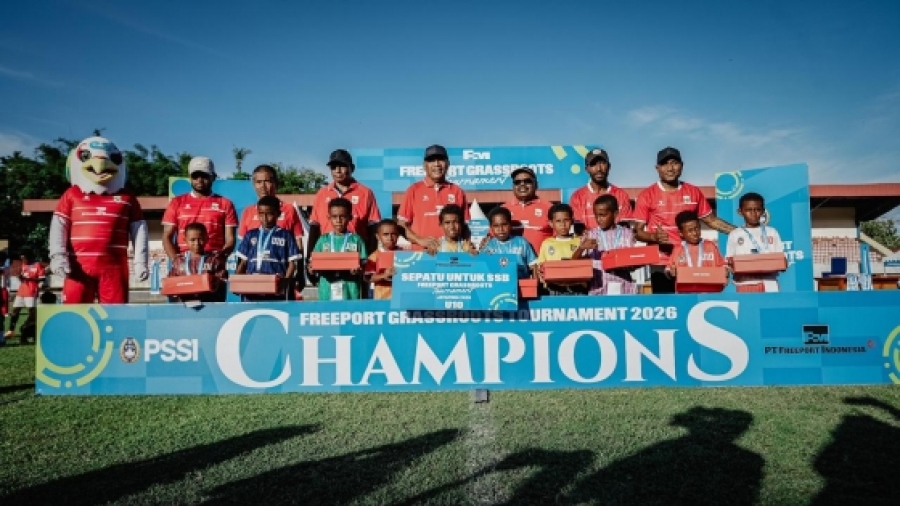 The 1,000-pair football boots program for FGT 2026 participants was distributed in Jayapura on Satur
